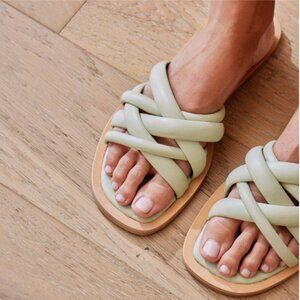 new Matisse Roy Flat Sandals. New in box.   253